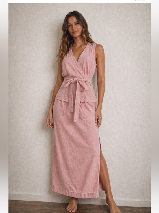 Anthropologie Dresses & Skirts - side slit midi skirt size Medium office workwear chic
